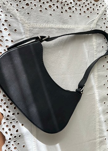 Siyah Deri Minimalist Kemerli Kadın Çanta