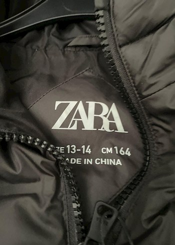 Siyah Kapüşonlu Kadın Şişme Yelek - Görsel 4