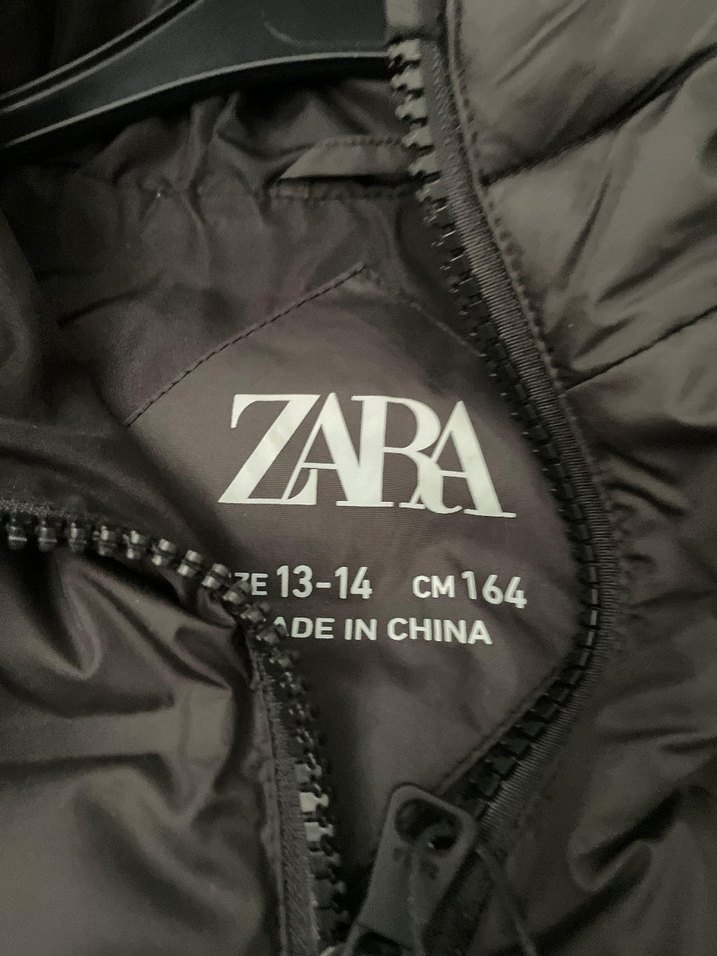 Siyah Kapüşonlu Kadın Şişme Yelek - Görsel 4