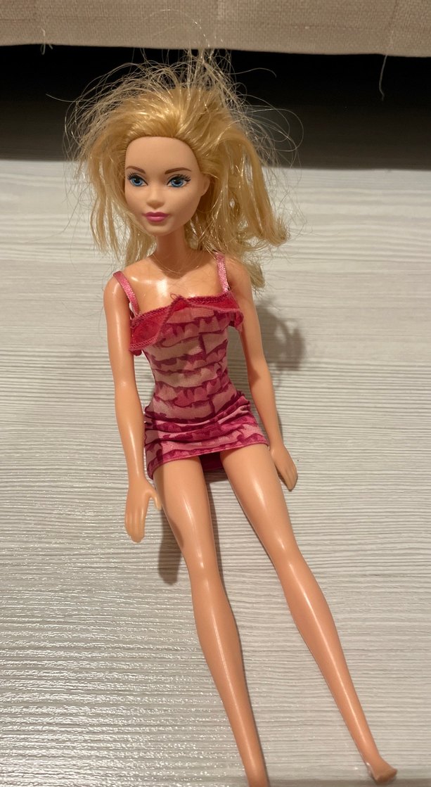 Parlak Pembe Elbiseli Bebek - Görsel 2