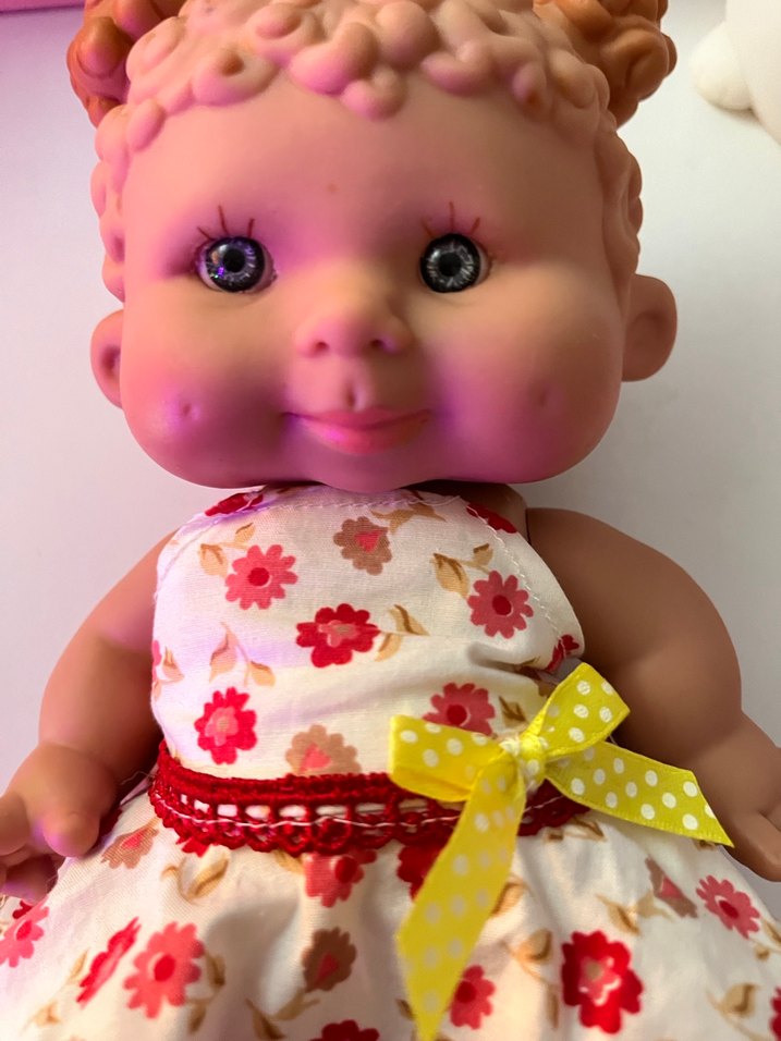 Çiçekli Elbiseli Renkli Bebek - Görsel 2