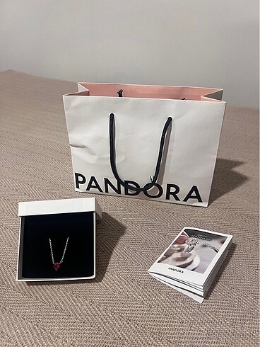 Pandora Pandora Işıltılı Kırmızı Kalpli Kolye