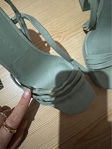 36 Beden yeşil Renk Pull&bear topuklu sandalet