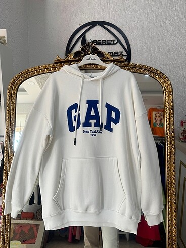 GAP SWEATSHIRT
