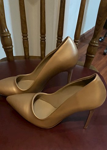 Parlak Altın Renk Stiletto Kadın Ayakkabı - Görsel 2