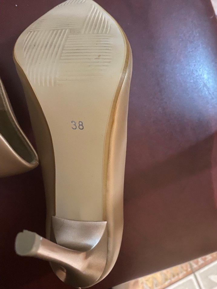 Parlak Altın Renk Stiletto Kadın Ayakkabı - Görsel 4