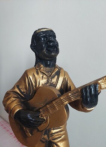 Gitar Çalan Biblo
