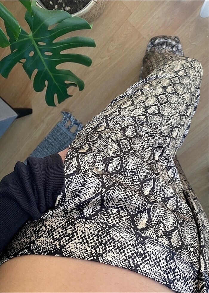 Zara yılan desenli flared pantolon - Görsel 2