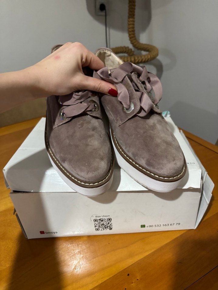 Zara Pudra Süet Bağcıklı Rahat Sneaker — görsel 2/6