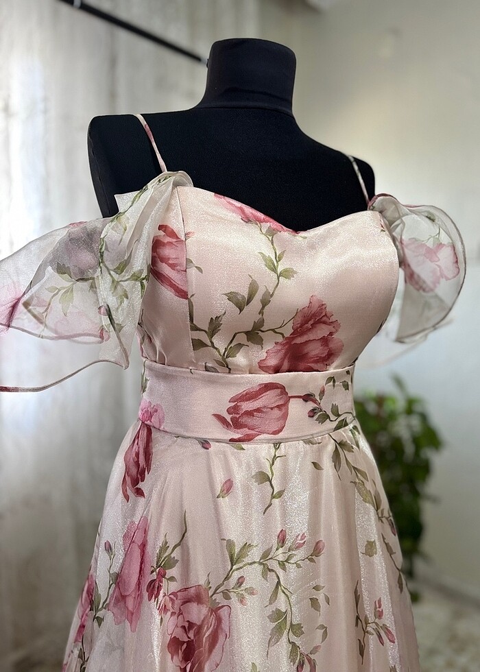 KİRALIK  Çiçekli nişan elbisesi - Görsel 2