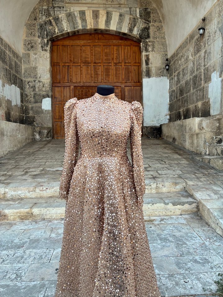 Uzun Parlak Camel Renkli Kadın Abiye Elbise - Görsel 4