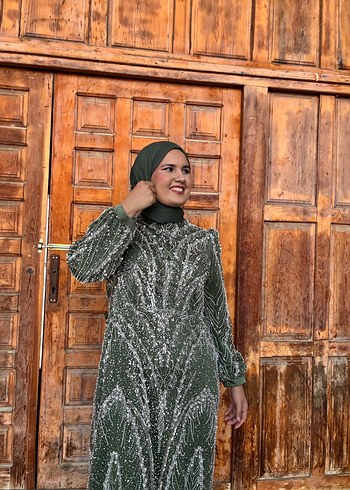 haki renk abiye  arkası iplidir - Görsel 2