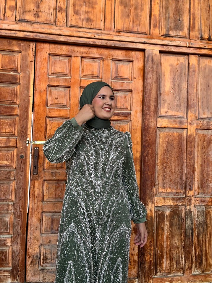 haki renk abiye  arkası iplidir - Görsel 2