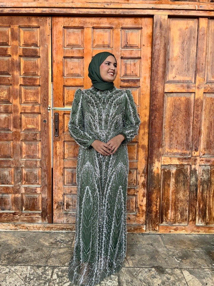 haki renk abiye  arkası iplidir - Görsel 4