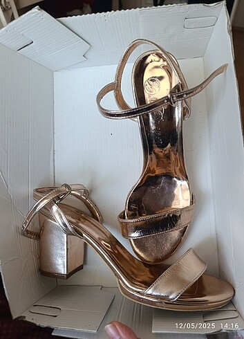 37 Beden ROSE GOLD TOPUKLU AYAKKABİ