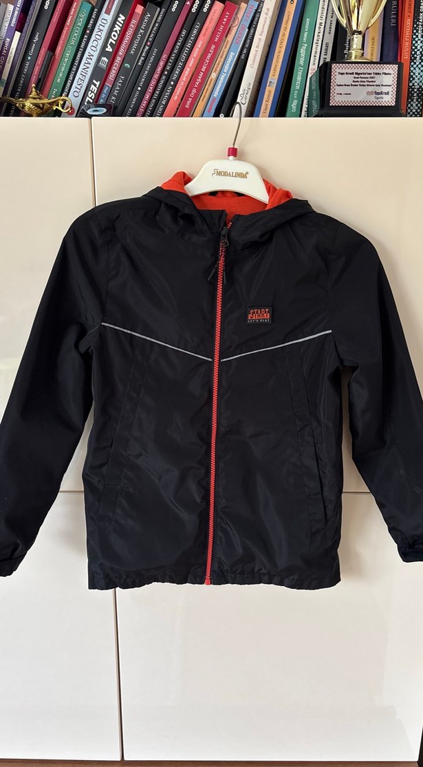 Erkek Çocuk Siyah Fermuarlı Kapüşonlu ince mont - Görsel 2