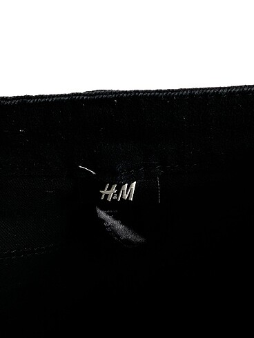 42 Beden siyah Renk H&M Jean / Kot %70 İndirimli.