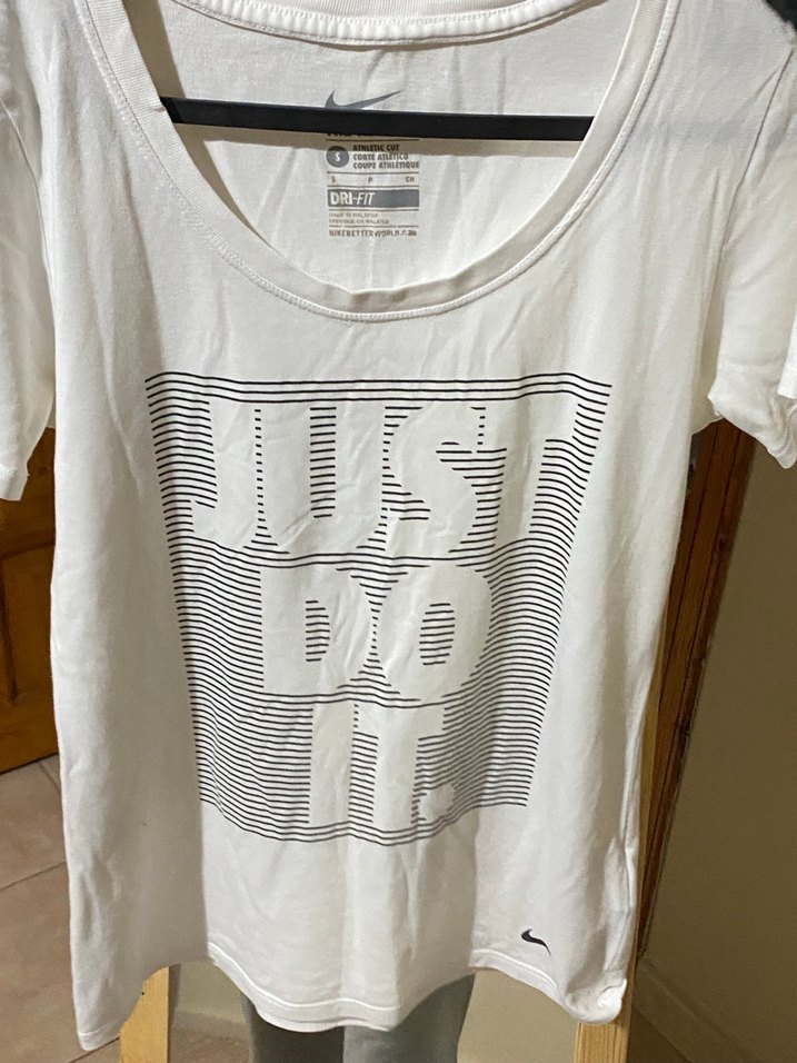 Nike Beyaz Kadın Baskılı Tişört - Görsel 3