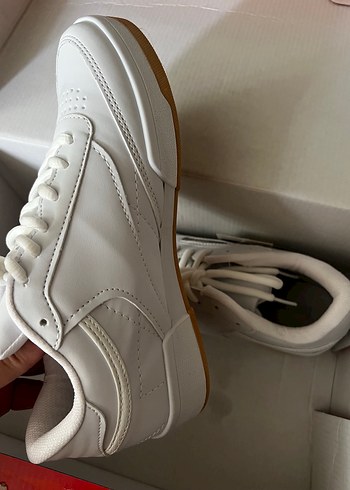 Beyaz Spor Ayakkabı - Görsel 2