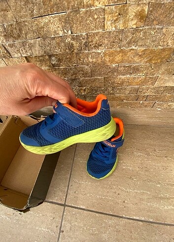 24 Beden Skechers Erkek Çocuk Spor Ayakkabi