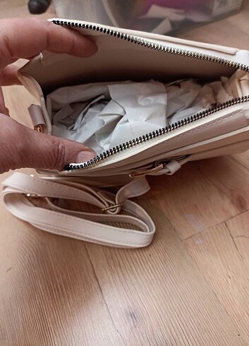 Beden Çanta ve clutch portföy çantası olarak iki parça