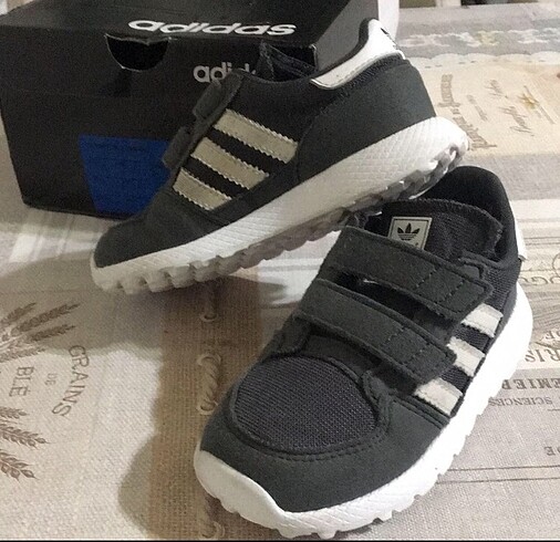 24 Beden Erkek çocuk Adidas spor ayakkabı