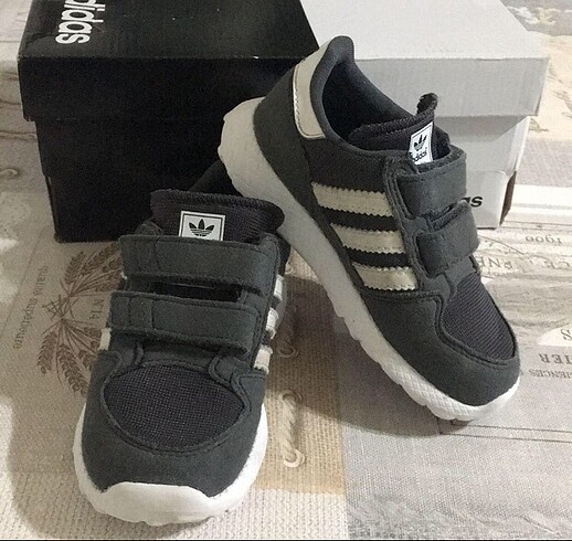 Erkek çocuk Adidas spor ayakkabı