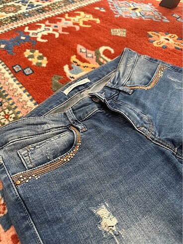 26 Beden lacivert Renk Mavi jeans bayan jean yırtık detaylı
