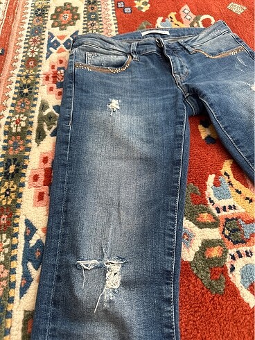 26 Beden Mavi jeans bayan jean yırtık detaylı