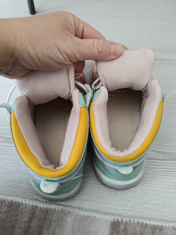 Çocuklar için Çok Renkli Bağcıksız Spor Ayakkabı - Görsel 4