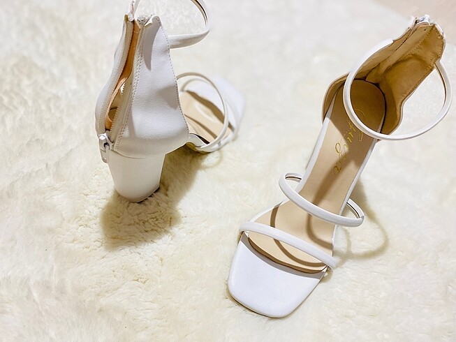 Beyaz Topuklu Ayakkabı