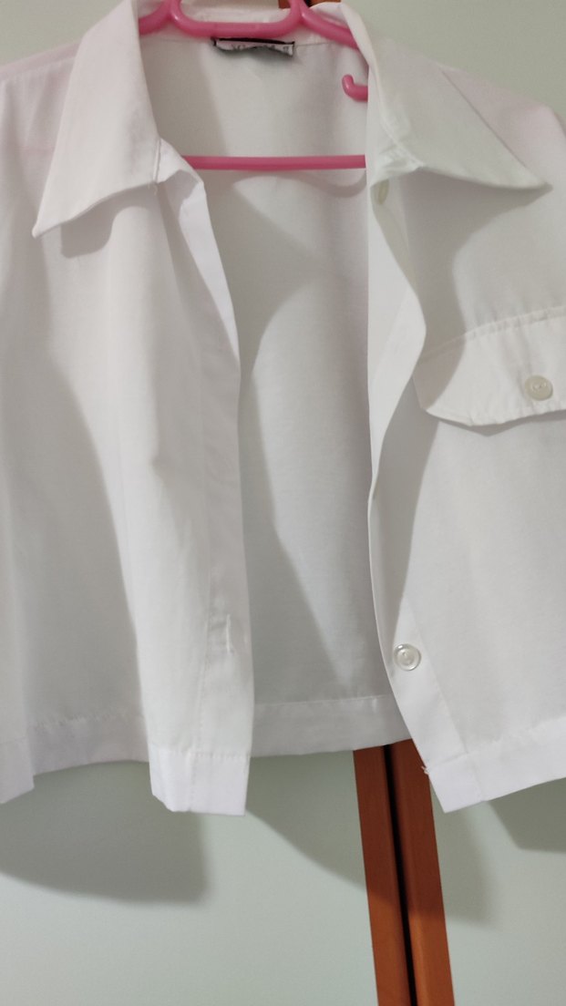 Beyaz Kısa Kollu Düğmeli Kadın crop Gömlek - Görsel 4