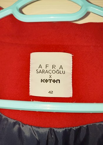 Kırmızı Çift Düğmeli Kaban - Görsel 2