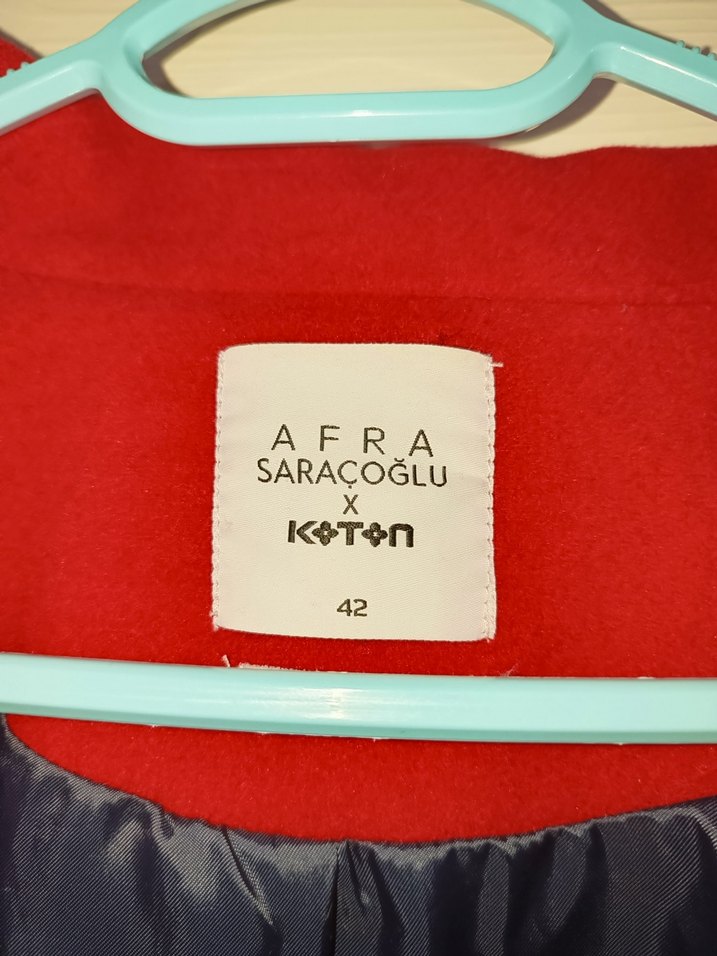 Kırmızı Çift Düğmeli Kaban - Görsel 2