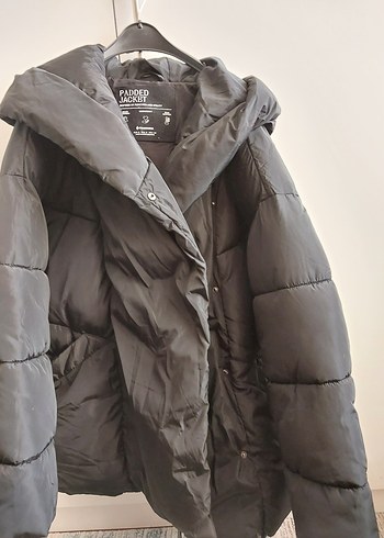 Stradivarius Siyah Kapüşonlu Fermuarlı Kadın Mont