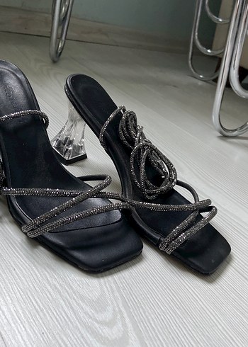 Siyah Yılan Desenli Topuklu Kadın ayakkabı - Görsel 2