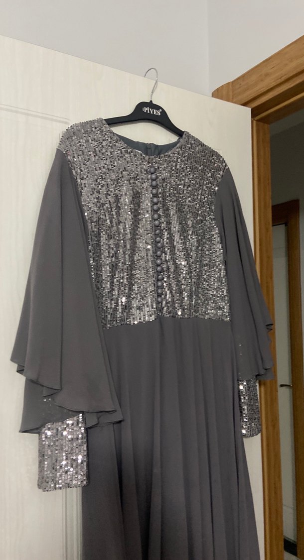 Uzun Kollu Gri Abiye Elbise - Görsel 3