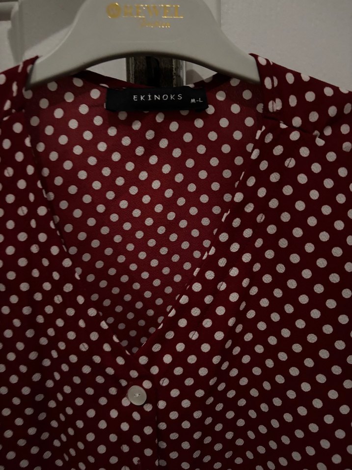 Bordo Puantiyeli V Yaka Düğmeli Kadın Gömlek - Görsel 2