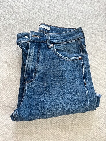 Bershka 36 beden straight cropped jean