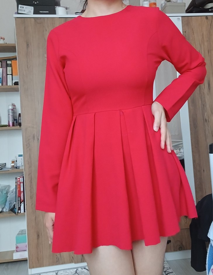 Uzun Kollu Kırmızı Piliseli Mini Elbise - Görsel 3