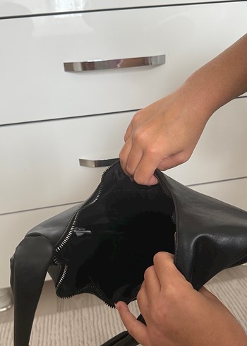 Siyah Deri Fermuarlı Kadın Çanta - Görsel 4