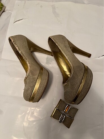 Altın rengi abiye ayakkabı - Görsel 5