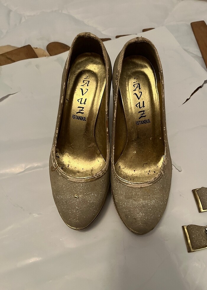 Altın rengi abiye ayakkabı - Görsel 2