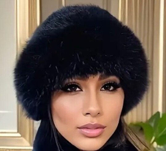 Sahte siyah kürk şapka