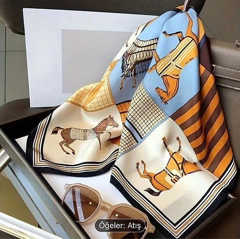 Hermes model fular