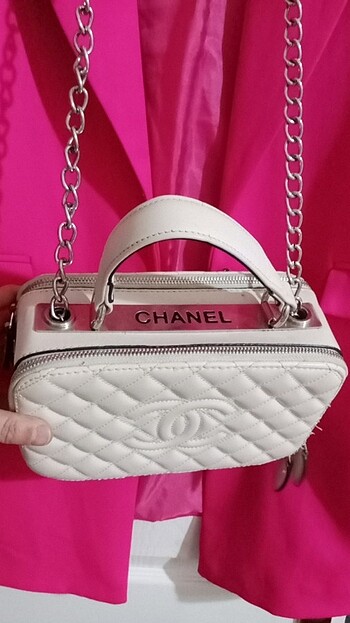 Chanel Chanel canta 