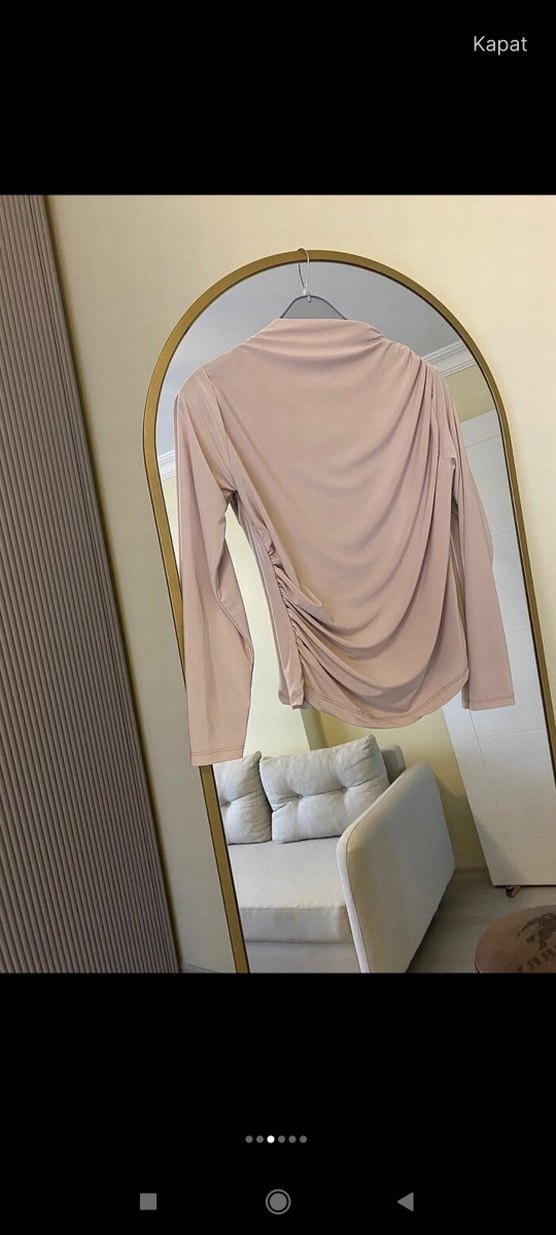 Drapeli Yüksek Yakalı Bej Kadın Bluz - Görsel 2