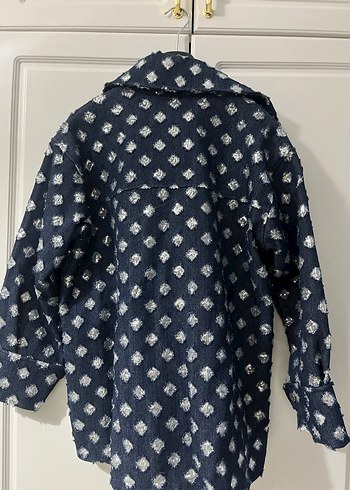 Melike Tatar Pul işlemeli kot ceket - Görsel 4