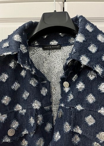 Melike Tatar Pul işlemeli kot ceket - Görsel 2