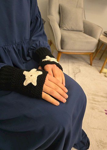 Siyah Örgü Yarım Parmak Eldiven - Görsel 2